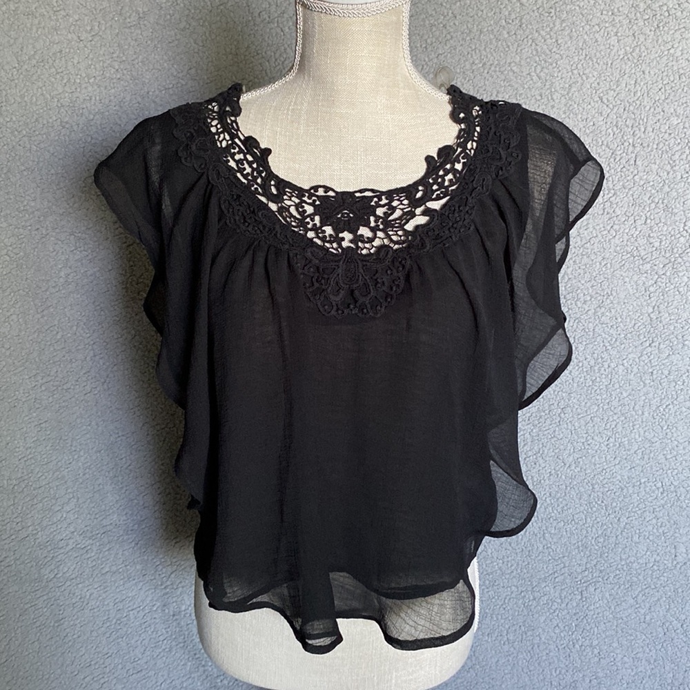 O Love J Women's Black Top Size Medium Lace Poncho
